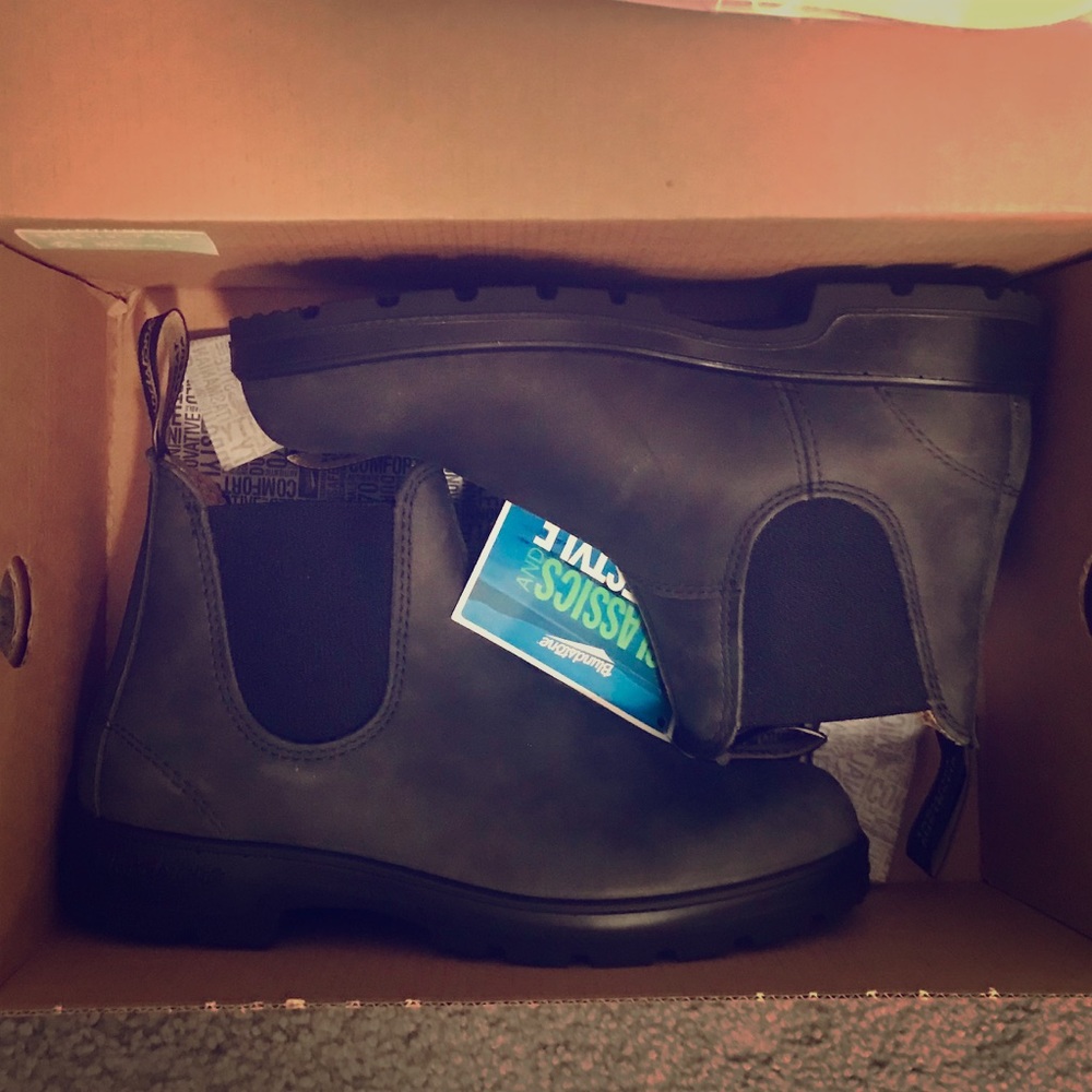 NIB Blundstone 587 rustic black leather AU 4 US 7